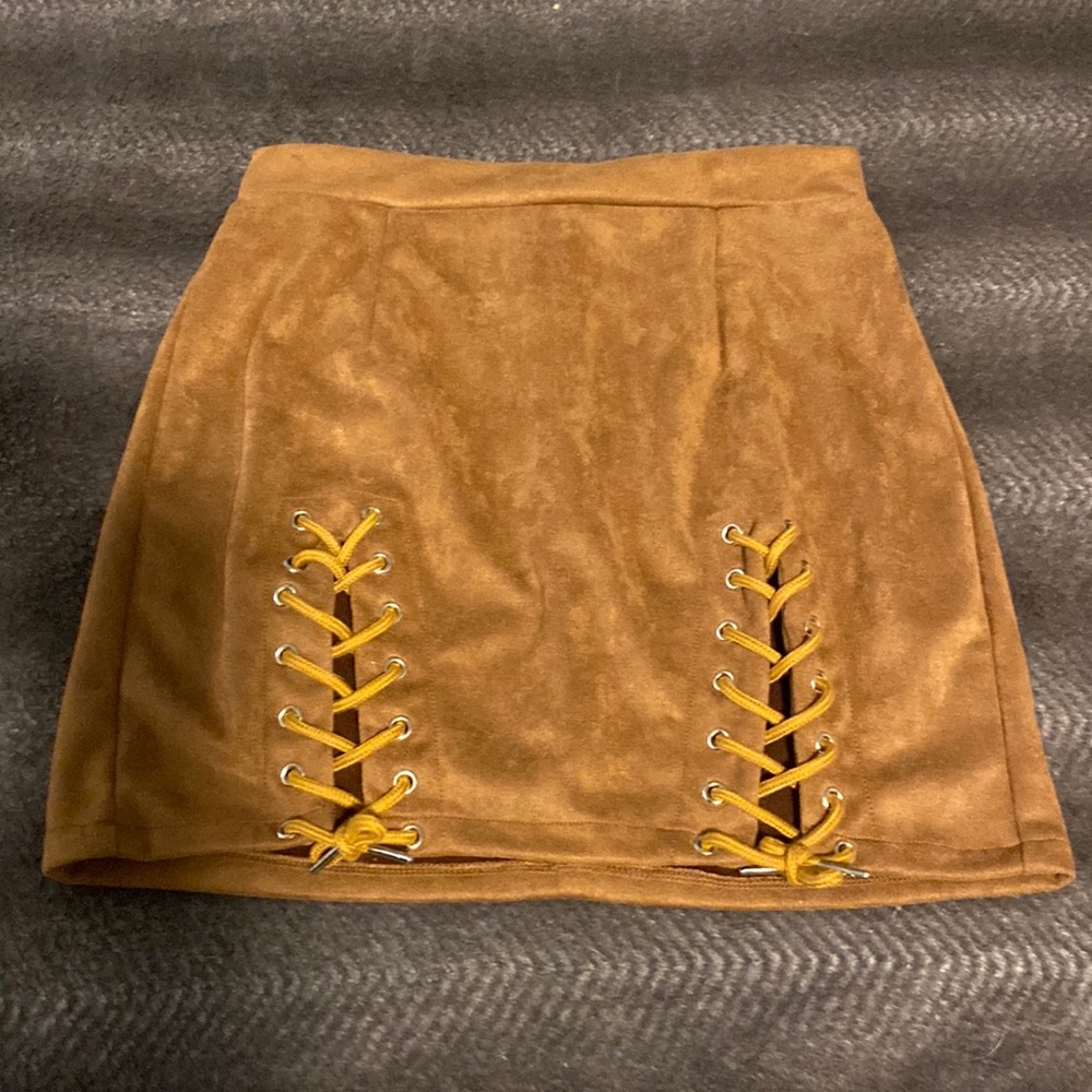 NWOT Suede fawn color skirt